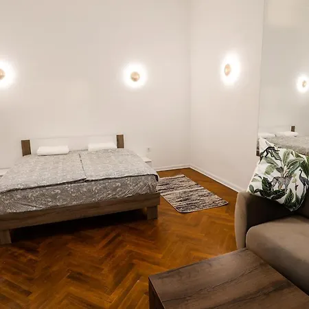 Apartment Chain Bridge Center Dorothea
