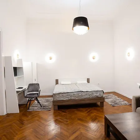 Apartment Chain Bridge Center Dorothea *