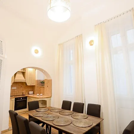 Apartment Chain Bridge Center Dorothea Budapest