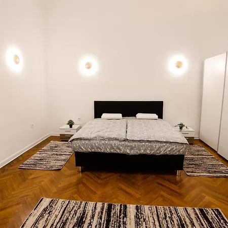 Apartment Chain Bridge Center Dorothea