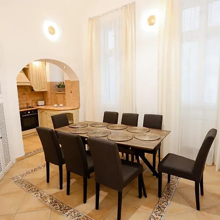 Chain Bridge Center Dorothea Apartment Budapest