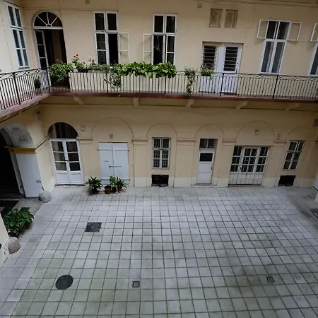 Apartment Chain Bridge Center Dorothea Budapest