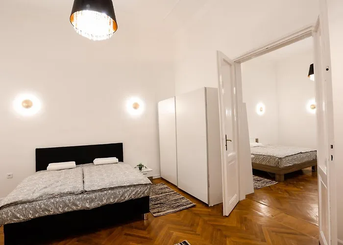 Chain Bridge Center Dorothea