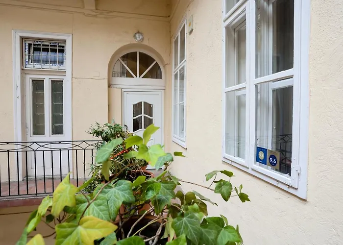 Chain Bridge Center Dorothea * Budapesta