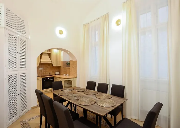 Chain Bridge Center Dorothea Apartament