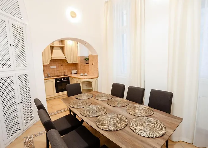 Apartament Chain Bridge Center Dorothea