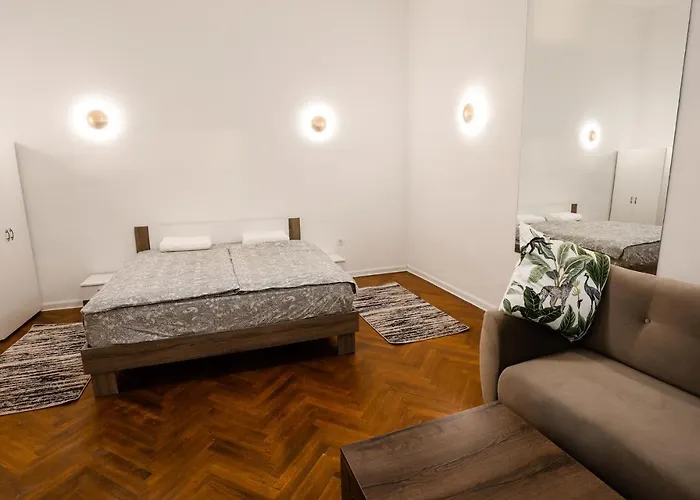 Apartament Chain Bridge Center Dorothea