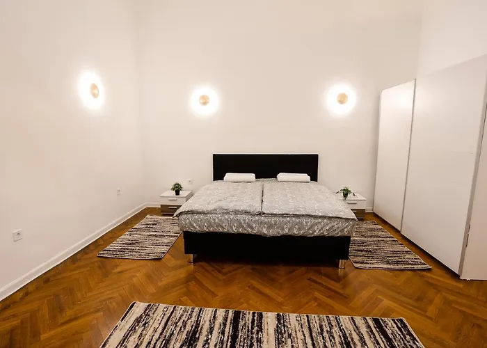 Apartament Chain Bridge Center Dorothea