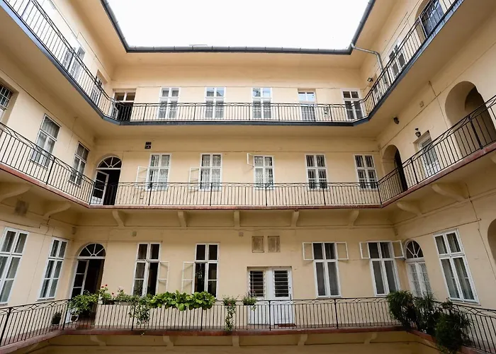 Chain Bridge Center Dorothea Apartament