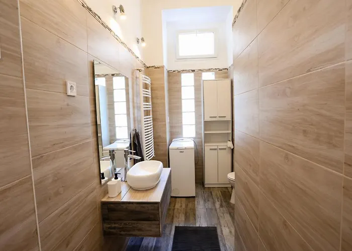 Chain Bridge Center Dorothea *