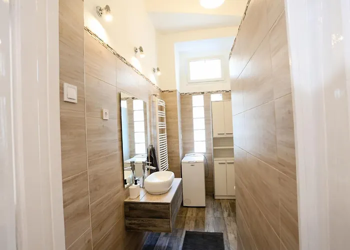 Chain Bridge Center Dorothea *