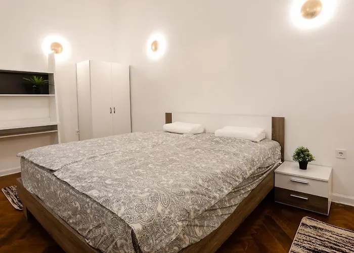 Apartament Chain Bridge Center Dorothea