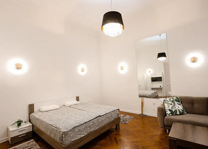 Apartament Chain Bridge Center Dorothea